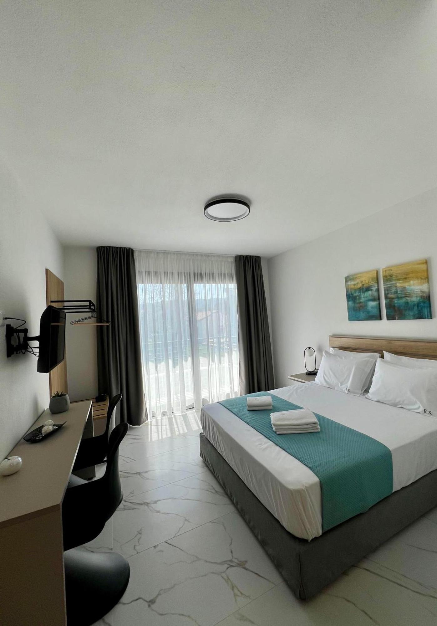 Four Shades Luxury Suites Sarti Exterior photo